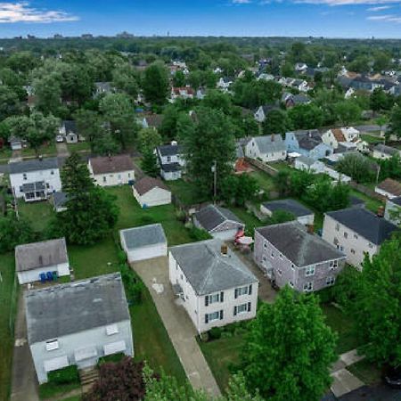 Gorgeous 2 Queen Bedroom Lower Apartment In North Buffalo With Free Driveway Parking Екстер'єр фото