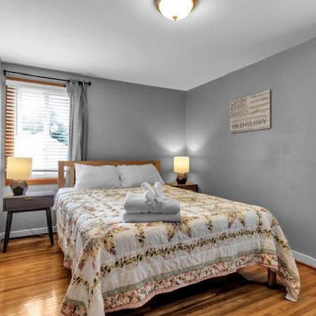 Gorgeous 2 Queen Bedroom Lower Apartment In North Buffalo With Free Driveway Parking Екстер'єр фото