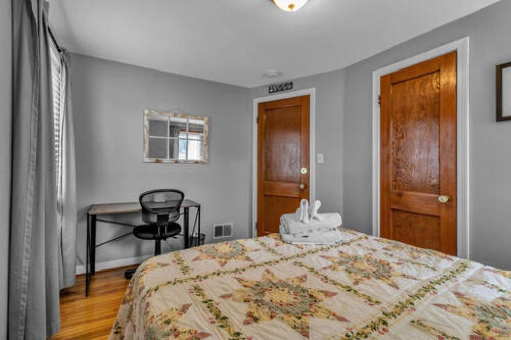 Gorgeous 2 Queen Bedroom Lower Apartment In North Buffalo With Free Driveway Parking Екстер'єр фото