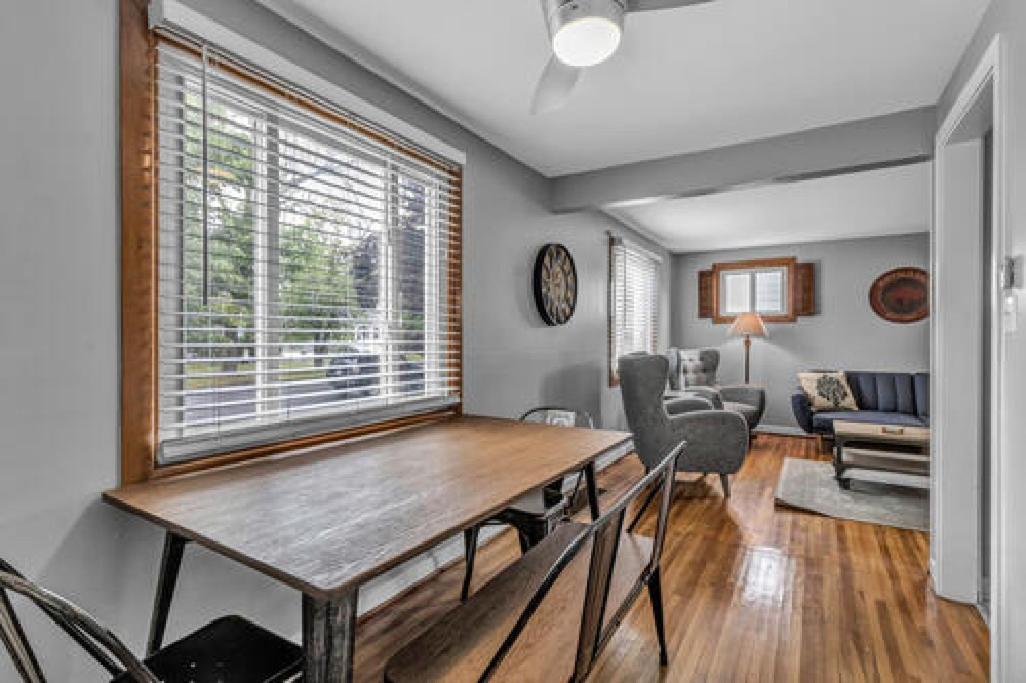 Gorgeous 2 Queen Bedroom Lower Apartment In North Buffalo With Free Driveway Parking Екстер'єр фото