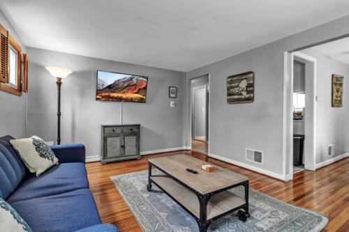 Gorgeous 2 Queen Bedroom Lower Apartment In North Buffalo With Free Driveway Parking Екстер'єр фото